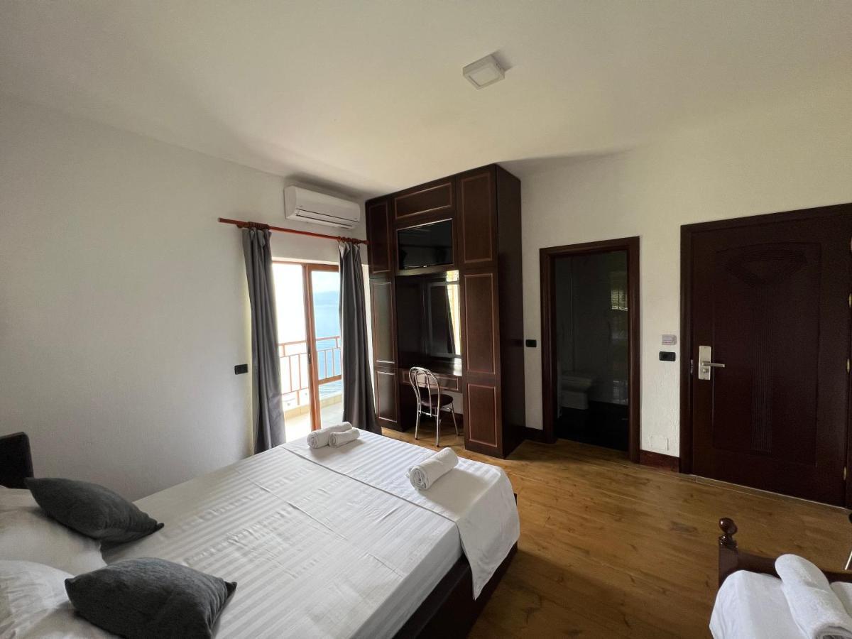 Victoria 4*