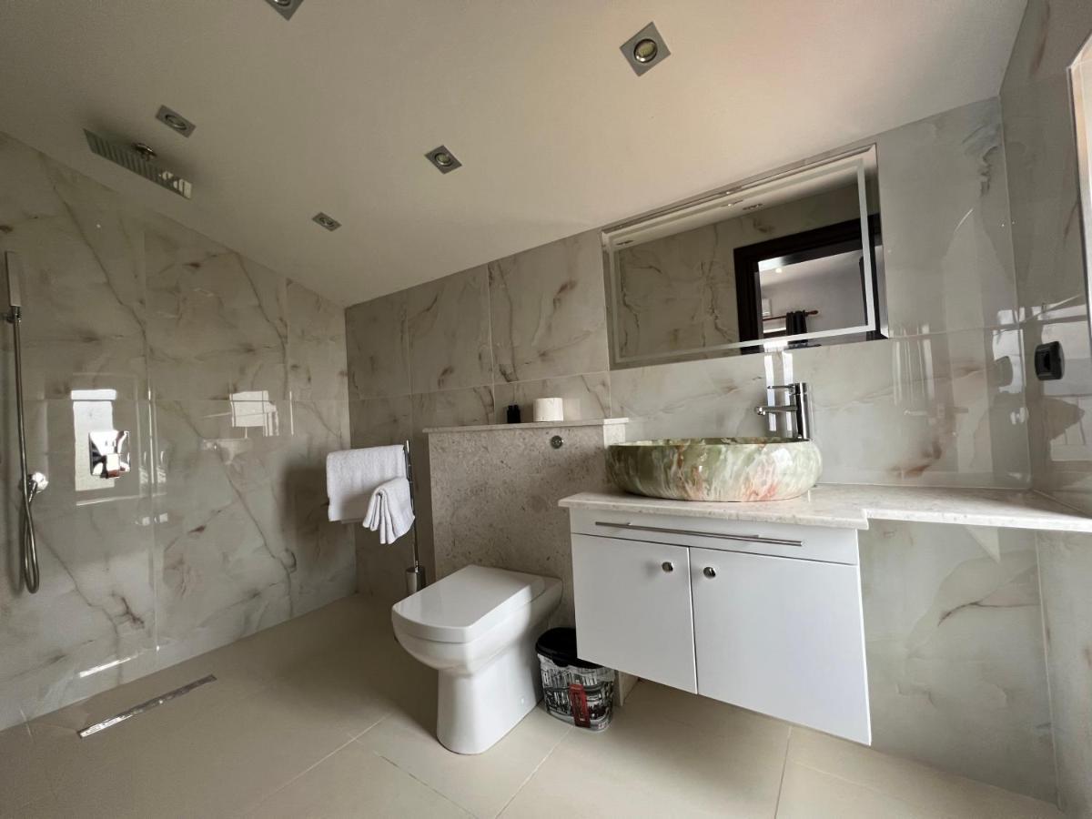 Victoria Hotel 4*