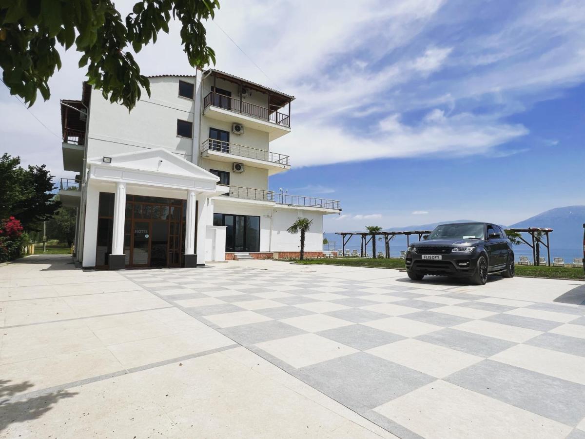 Victoria Hotel 4*